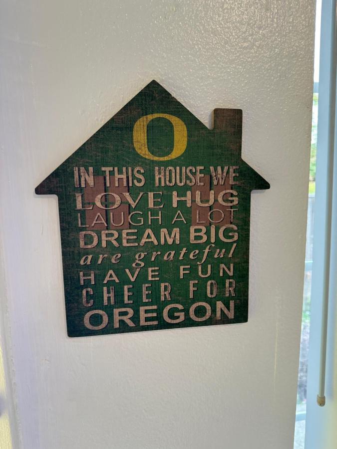 Retreat Near Uo, Autzen Stadium, Amazon Park 尤金 外观 照片